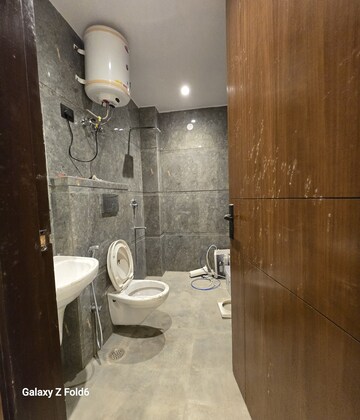 Bathroom in 2 BHK Builder Floor at Palm Residency Chhatarpur, Chattarpur – for Rent