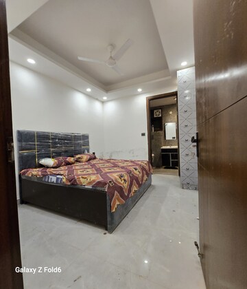 Bedroom in 2 BHK Builder Floor at Palm Residency Chhatarpur, Chattarpur – for Rent