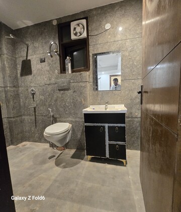 Bathroom in 2 BHK Builder Floor at Palm Residency Chhatarpur, Chattarpur – for Rent
