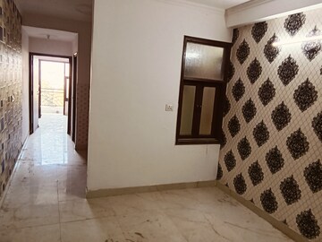 Living Room in 1.5 BHK Builder Floor at Ignou Road – for Rent