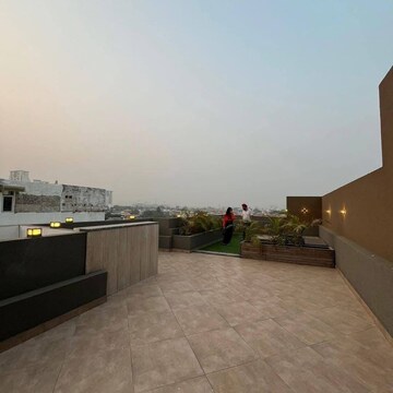 Kitchen in 3.5 BHK Builder Floor at BPTP Amstoria Country Floor, Sector 102 – for Sale