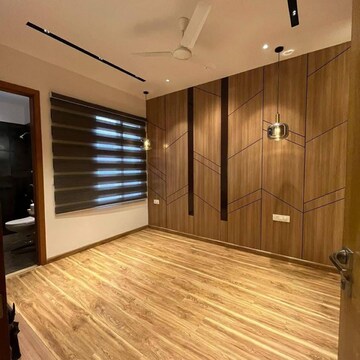 Room in 3.5 BHK Builder Floor at BPTP Amstoria Country Floor, Sector 102 – for Sale
