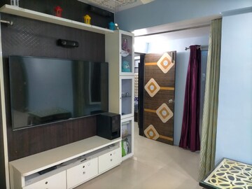 Room in 2.5 BHK Apartment at Raeeyan Apartment, Lbs Marg – for Sale