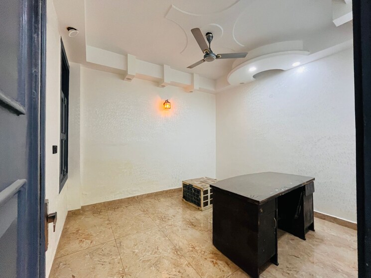 Room, patparganj 3 Bedroom 1500 Sq.Ft. Apartment In Patparganj Delhi 8131834