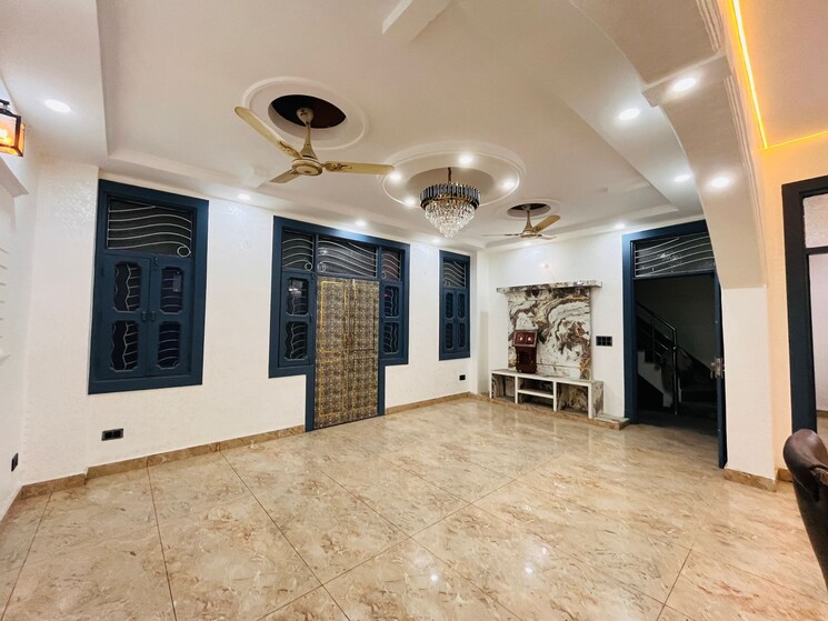 Room, patparganj 3 Bedroom 1500 Sq.Ft. Apartment In Patparganj Delhi 8131834