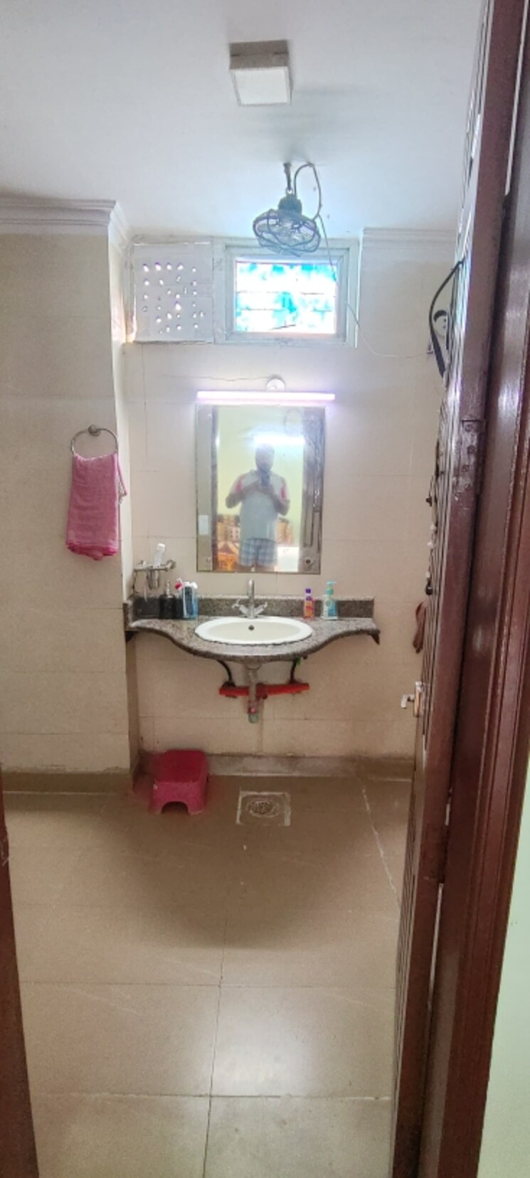 Bathroom, arihant-ambience 3 Bedroom 1940 Sq.Ft. Apartment In Sain Vihar Ghaziabad 8131910