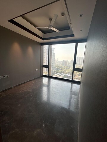 Room in 4 BHK Apartment at Lodha Trump Tower, Worli – for Rent