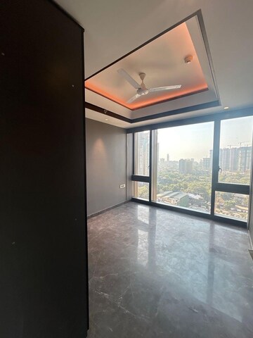 Room in 4 BHK Apartment at Lodha Trump Tower, Worli – for Rent