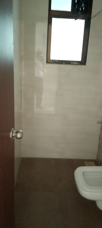 Bathroom in 1.5 BHK Apartment at Matoshree Swaroop Celesta, Vile Parle East – for Sale