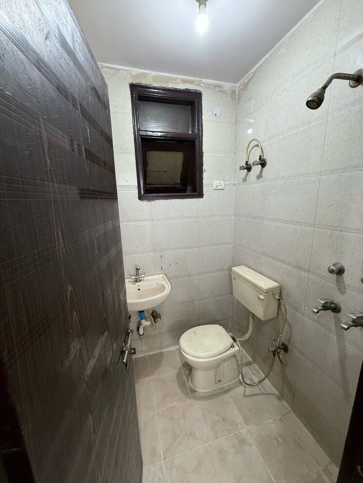 Bathroom, dwarka 2 Bedroom 720 Sq.Ft. Builder Floor In Dwarka Delhi 8132232