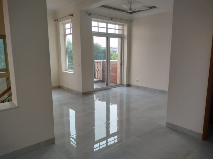 Room, emaar-marbella 5 Bedroom 8120 Sq.Ft. Villa In Sector 66 Gurgaon 8132288