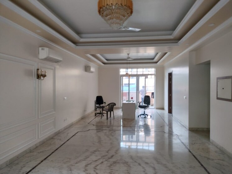  Parking, emaar-marbella 5 Bedroom 8120 Sq.Ft. Villa In Sector 66 Gurgaon 8132288