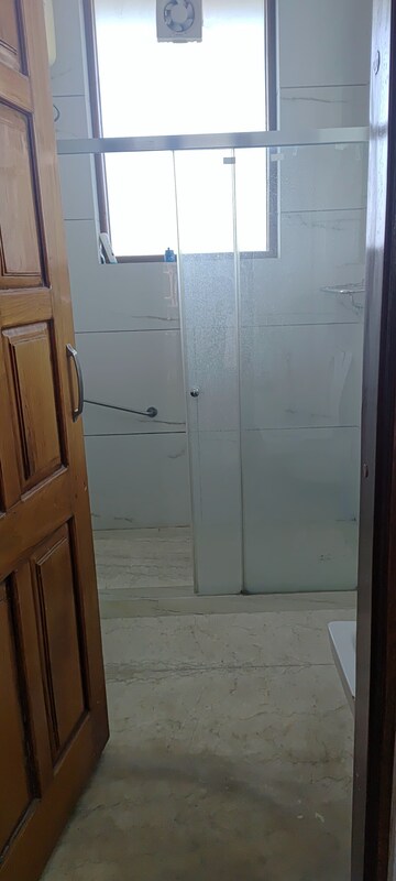 Furnished Amenities in 2 BHK Builder Floor at Jakhan – for Rent