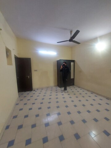 Bathroom in 1 BHK Apartment at Sarita Vihar – for Rent