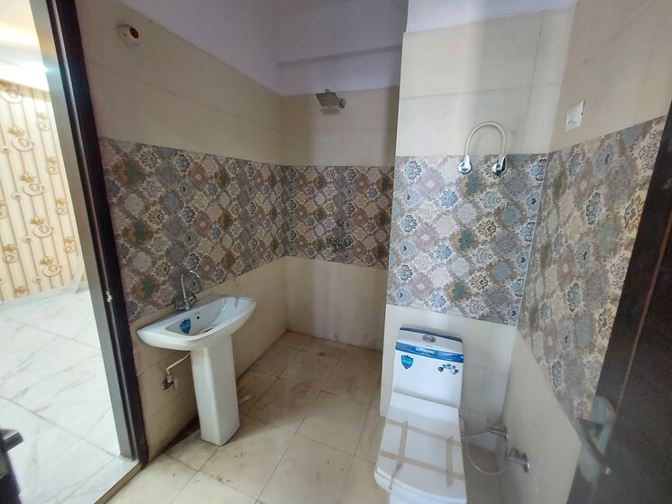 Bathroom, rajendra nagar sector 4 3 Bedroom 125 Sq.Ft. Builder Floor In Rajendra Nagar Sector 4 Ghaziabad 8132360