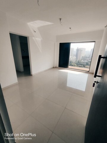 Room in 2 BHK Apartment at Sunteck Maxxworld, Naigaon East – for Rent