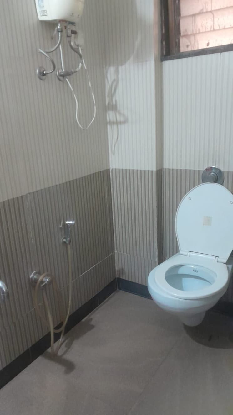 Bathroom, navjeevan vihar 3 Bedroom 300 Sq.Ft. Builder Floor In Navjeevan Vihar Delhi 8132182