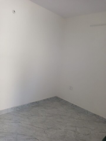 Room in 2 BHK Builder Floor at Dwarka Mor – for Rent