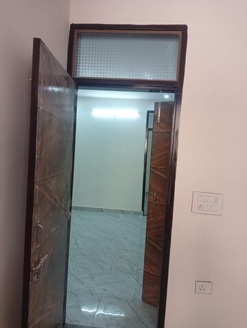 Furnished Amenities in 2 BHK Builder Floor at Dwarka Mor – for Rent