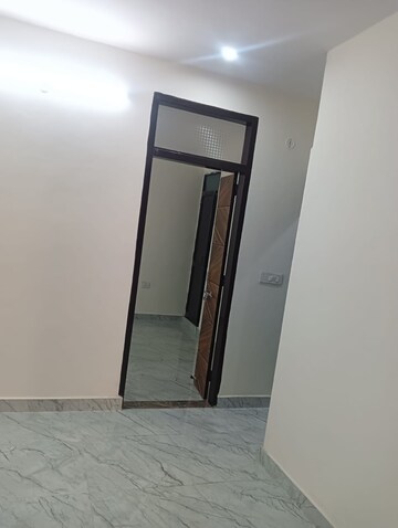 Room in 2 BHK Builder Floor at Dwarka Mor – for Rent