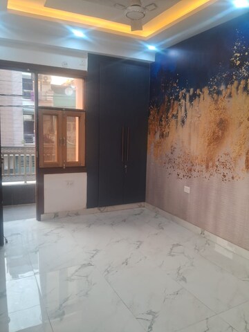 Room in 3 BHK Builder Floor at Sai Enclave Niti Khand, Niti Khand – for Rent