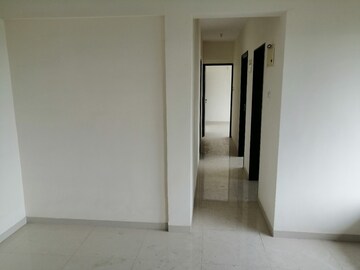 Room in 2 BHK Apartment at Swastik Sapphire, Vikhroli East – for Rent