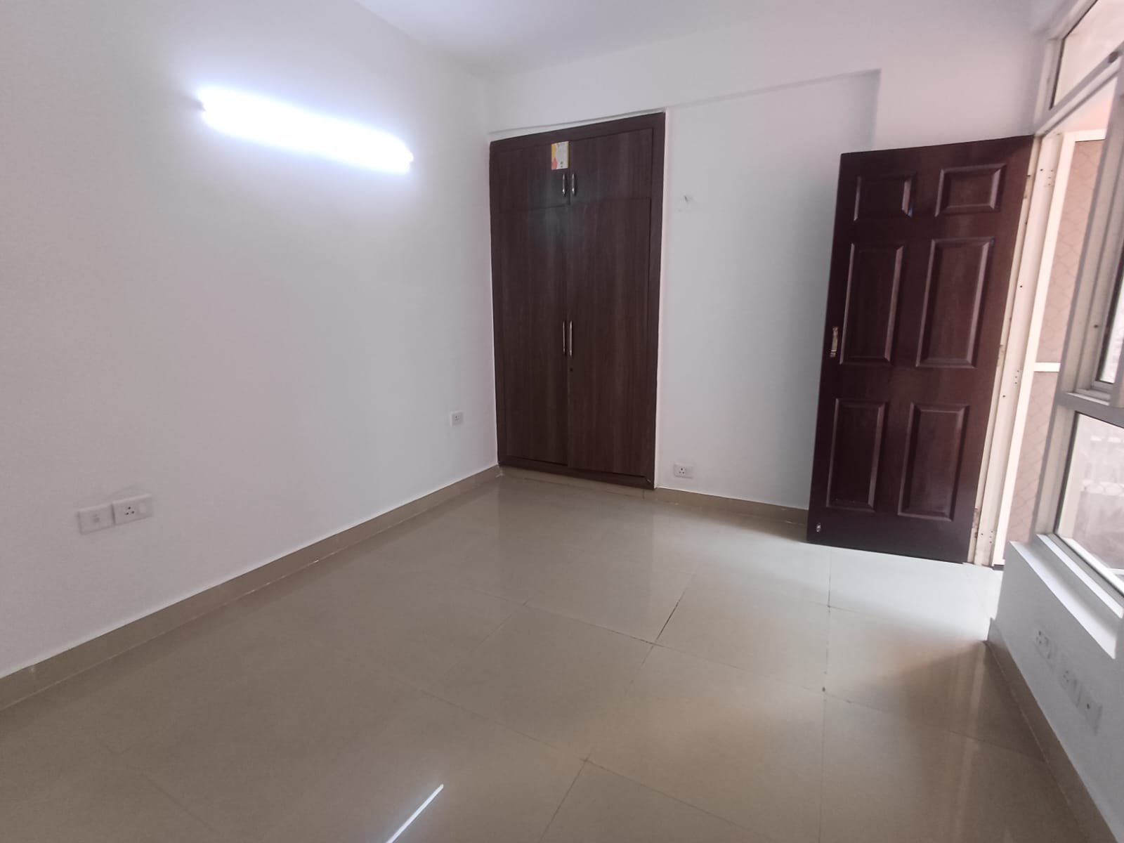 2 BHK + Extra Room Apartment For Sale in Supertech Cape Town