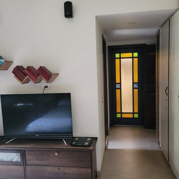 2 BHK Apartment For Rent in Juhu Abhishek Chs Ltd Four Bunglows Mumbai  8132617