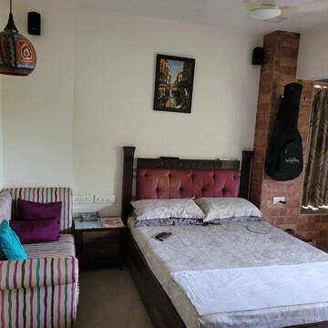 2 BHK Apartment For Rent in Juhu Abhishek Chs Ltd Four Bunglows Mumbai  8132617