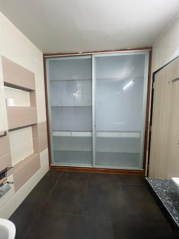 Room in 4 BHK Apartment at Sindhubhavan – for Rent