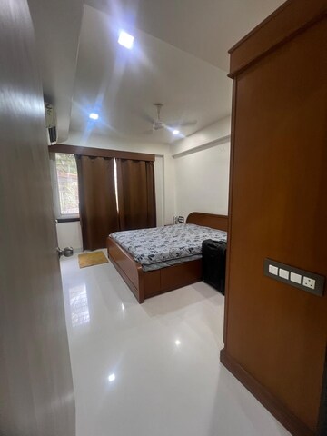 Room in 4 BHK Apartment at Sindhubhavan – for Rent
