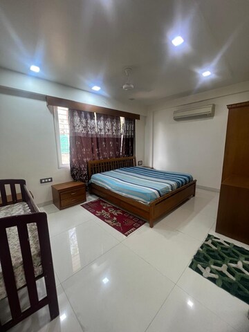 Room in 4 BHK Apartment at Sindhubhavan – for Rent