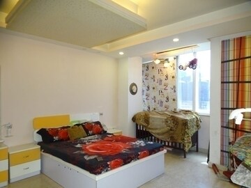 Bedroom in 6+ BHK Independent House at Maharani Bagh – for Sale