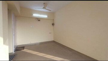Room in 3 BHK Apartment at Laxmi Niwas Khar West, Khar West – for Sale