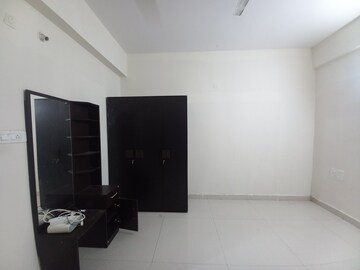 Room in 3 BHK Apartment at Kondapur – for Rent
