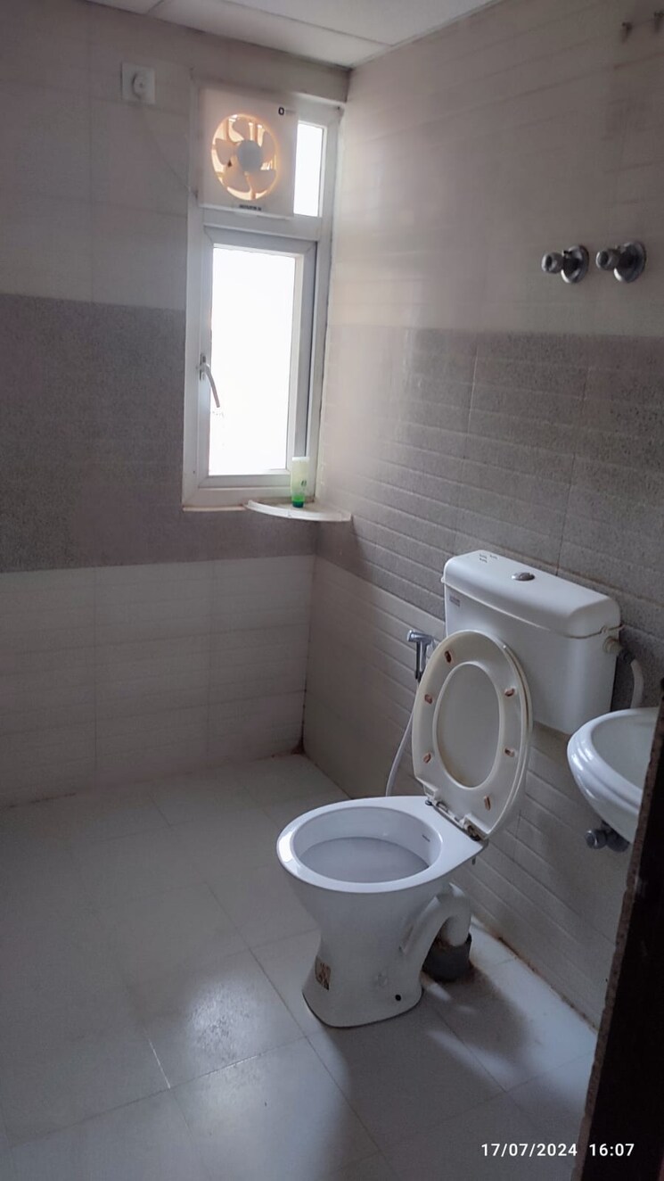 Bathroom, signature-orchard-avenue-2 2 Bedroom 656 Sq.Ft. Apartment In Sector 93 Gurgaon 8132771