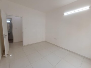 Room in 3 BHK Apartment at Godrej Aqua, International Airport Road – for Rent