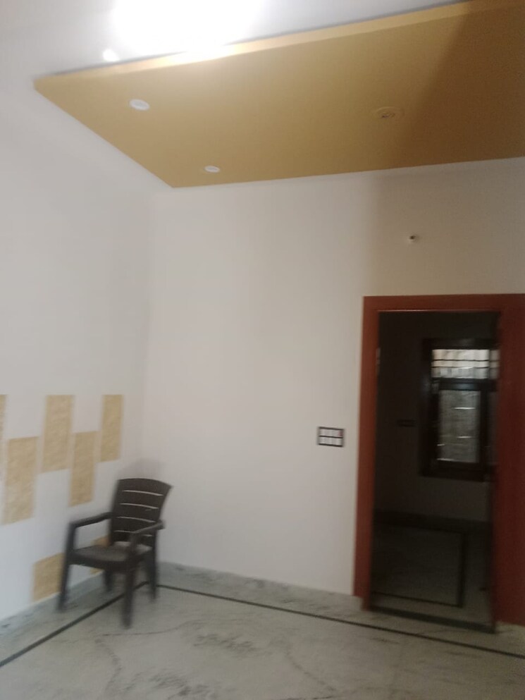 Room, yashoda kunj 3 Bedroom 102 Sq.Yd. Builder Floor In Yashoda Kunj Meerut 8132905