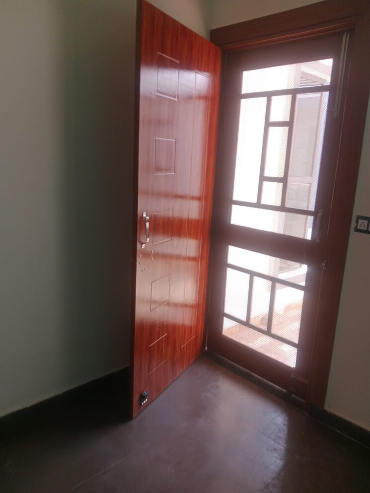 Room, yashoda kunj 3 Bedroom 102 Sq.Yd. Builder Floor In Yashoda Kunj Meerut 8132905