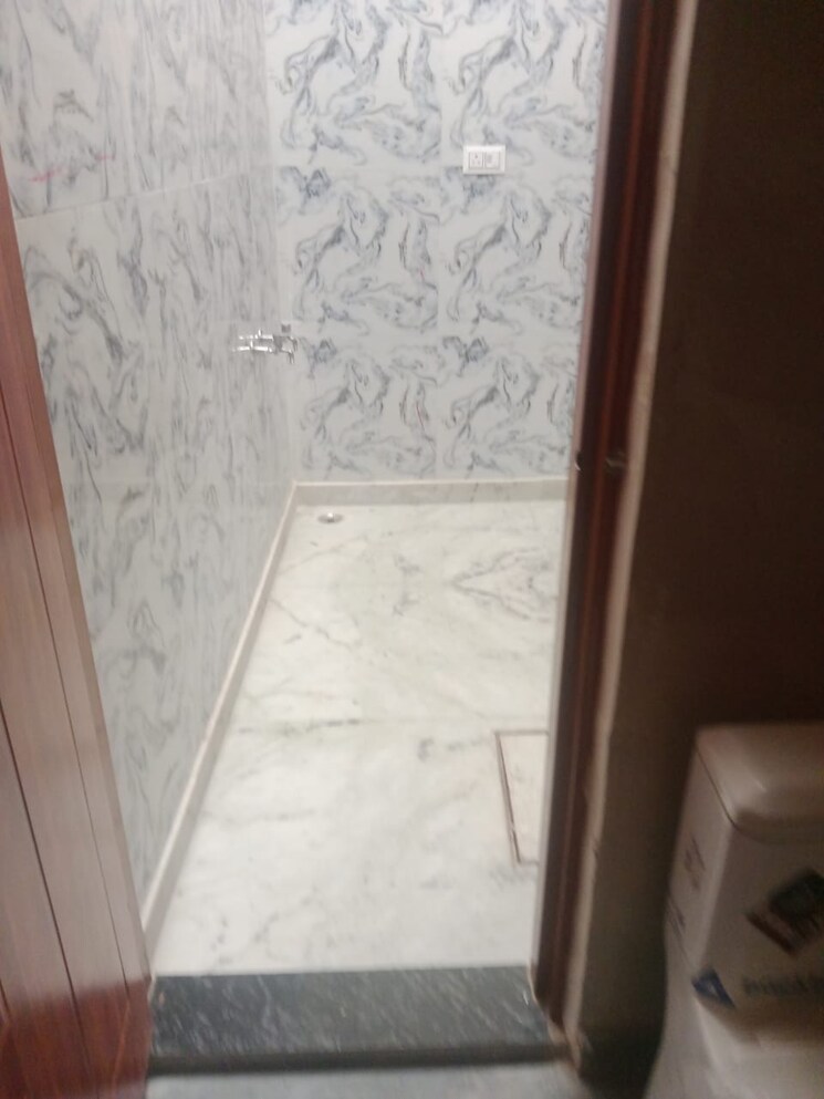 Balcony, yashoda kunj 3 Bedroom 102 Sq.Yd. Builder Floor In Yashoda Kunj Meerut 8132905