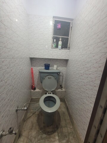 Attached Bathroom in 2 BHK Apartment at Janakpuri – for Rent