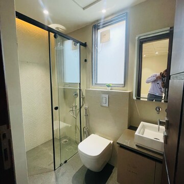 Team Area in 4 BHK Builder Floor at Auram Floor, South City 2 – for Sale