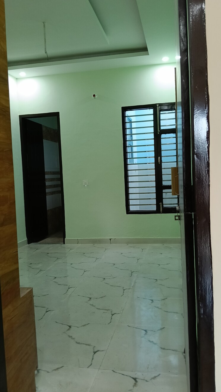 Room, ambala highway 2 Bedroom 100 Sq.Yd. Independent House In Ambala Highway Zirakpur 8133156