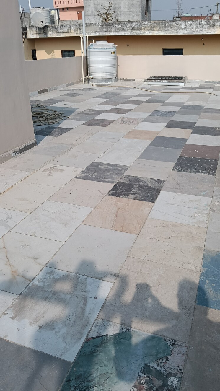 Terrace, ambala highway 2 Bedroom 100 Sq.Yd. Independent House In Ambala Highway Zirakpur 8133156