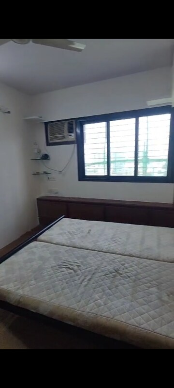 Room in 1 BHK Apartment at Paschim Apartments, Dadar West – for Rent