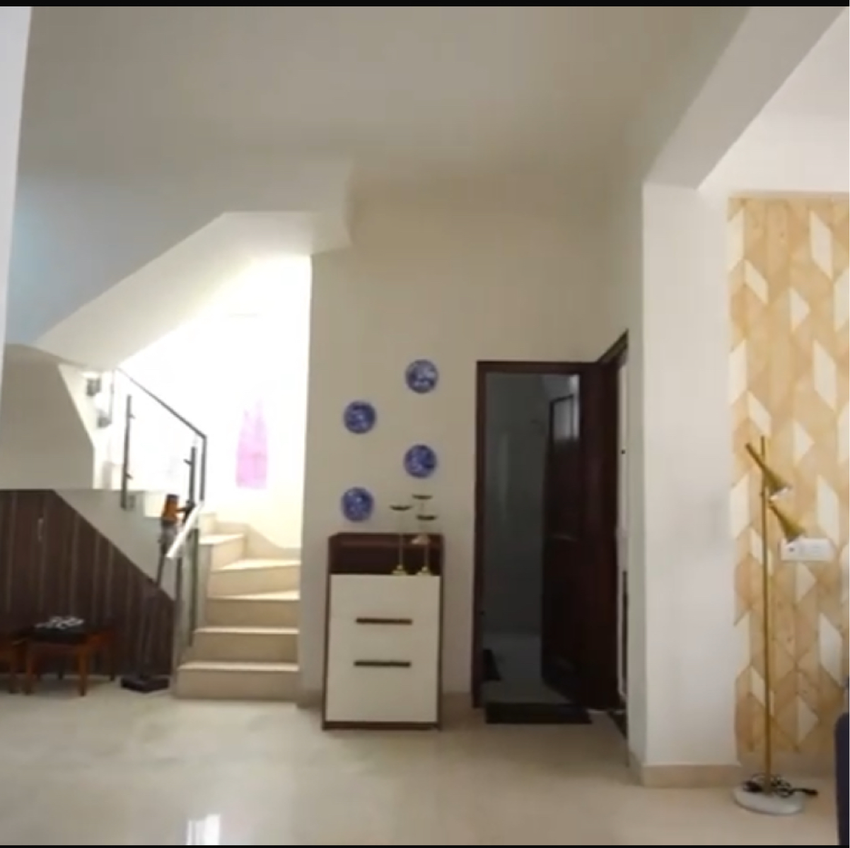 3 BHK + Servant Room 2000 Sq.Ft. Builder Floor in SS Almeria