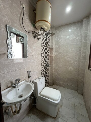 Bathroom in 1 BHK Apartment at Sector 52 – for Rent