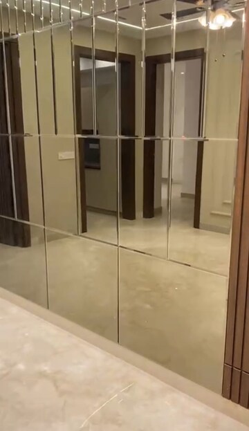 Building Lobby in 4 BHK Builder Floor at Ansal Sushant Lok I, Sector 43 – for Sale