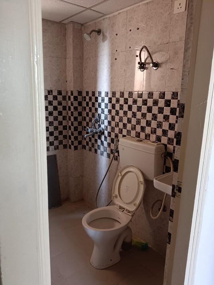 Bathroom, signature-global-synera 1 Bedroom 432 Sq.Ft. Apartment In Sector 81 Gurgaon 8133163