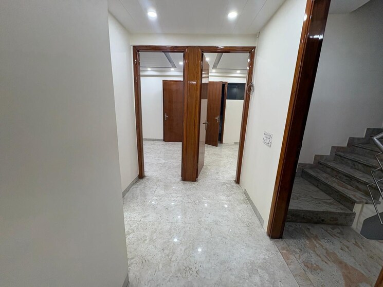 Room, mansarover garden 3 Bedroom 200 Sq.Yd. Builder Floor In Mansarover Garden Delhi 8133212
